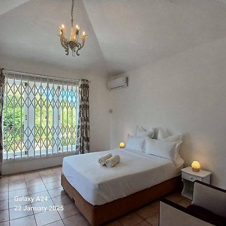 The Coral House Apartment Rivière Noire Екстериор снимка