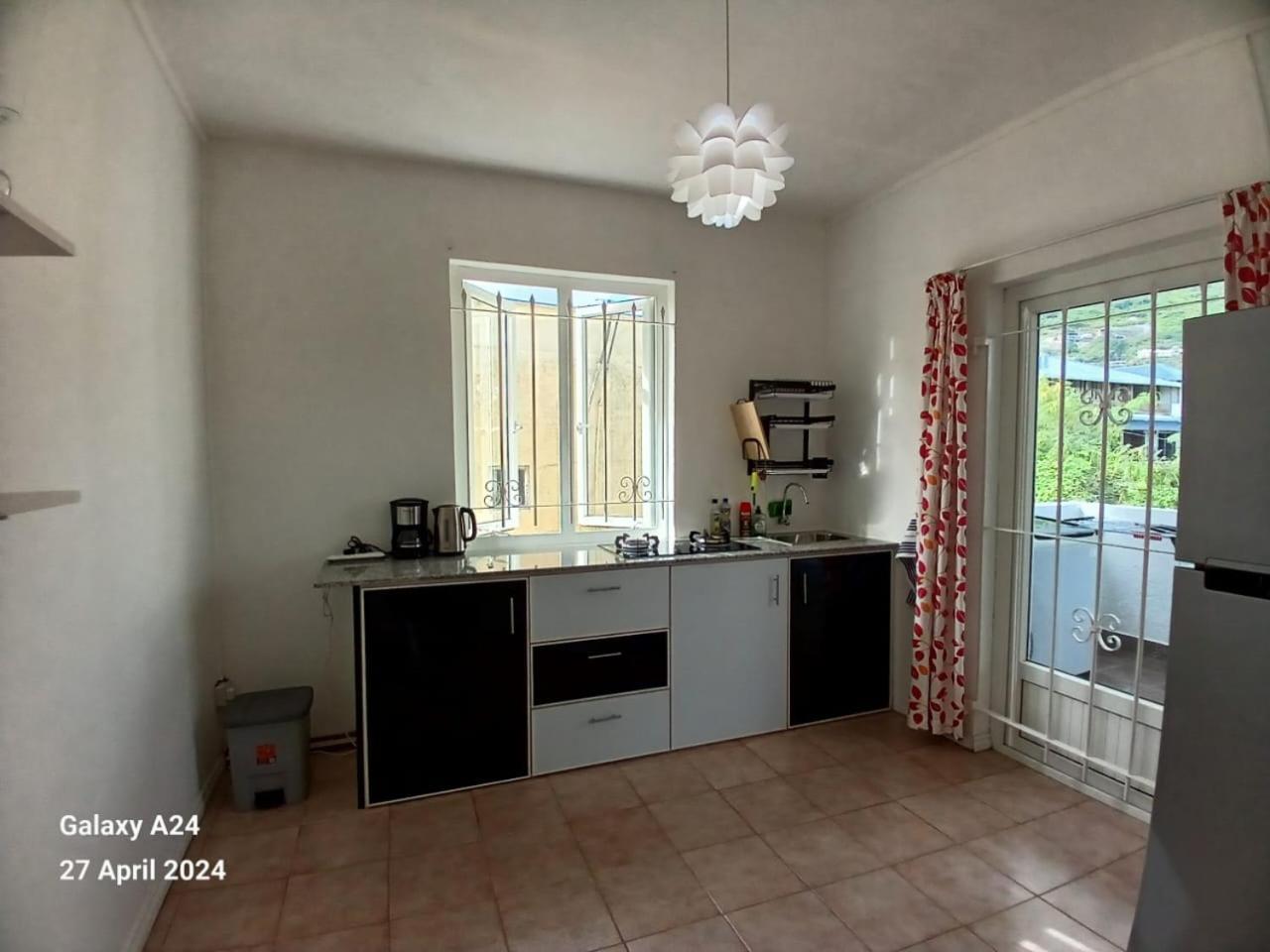 The Coral House Apartment Rivière Noire Екстериор снимка
