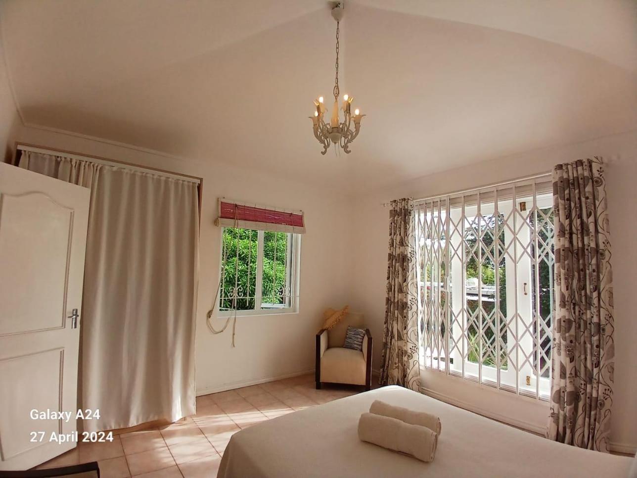 The Coral House Apartment Rivière Noire Екстериор снимка