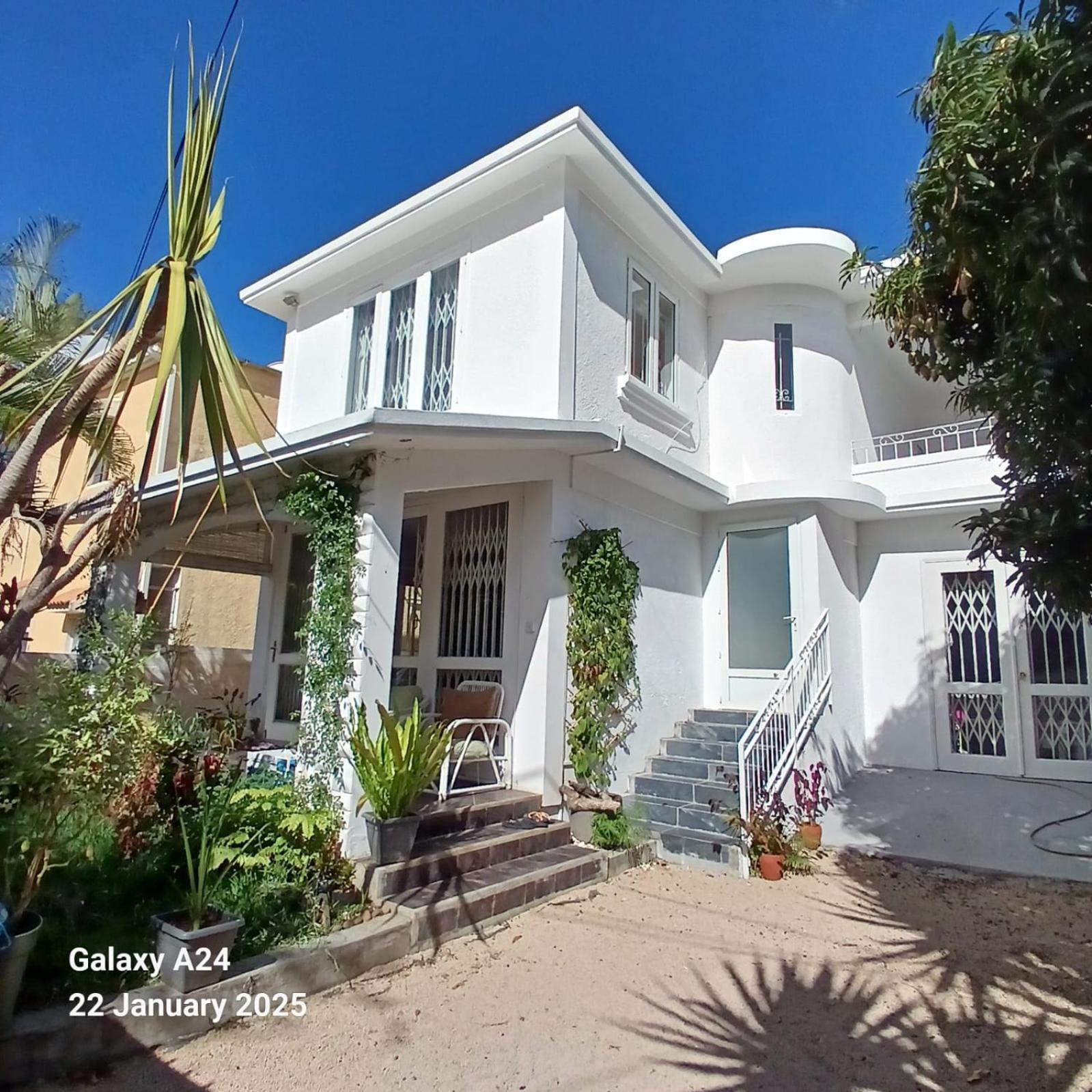 The Coral House Apartment Rivière Noire Екстериор снимка