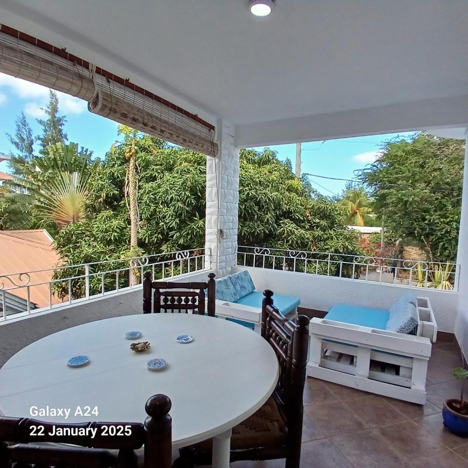 The Coral House Apartment Rivière Noire Екстериор снимка