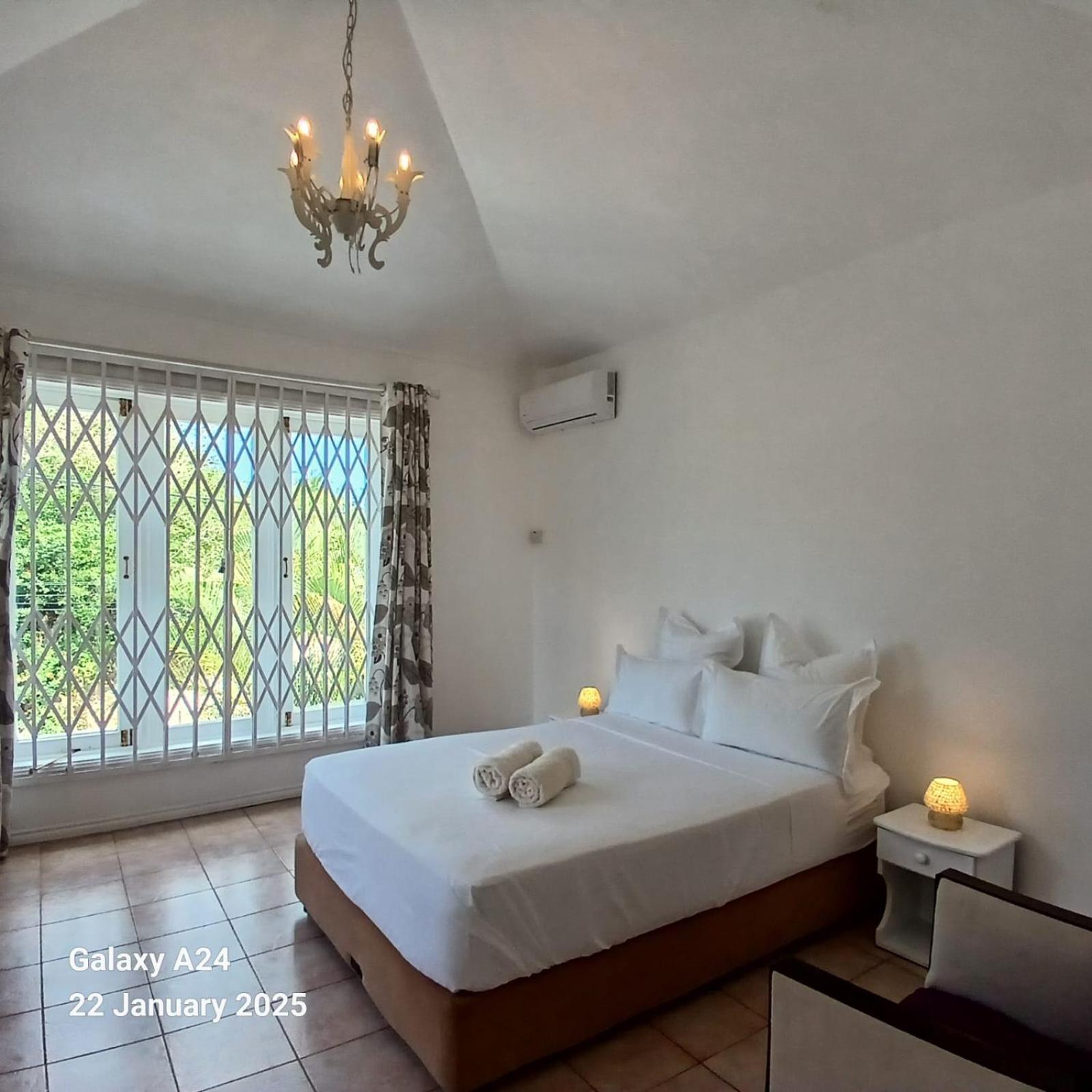 The Coral House Apartment Rivière Noire Екстериор снимка