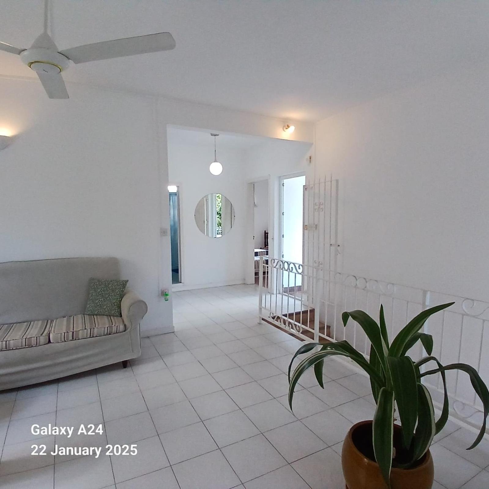 The Coral House Apartment Rivière Noire Екстериор снимка