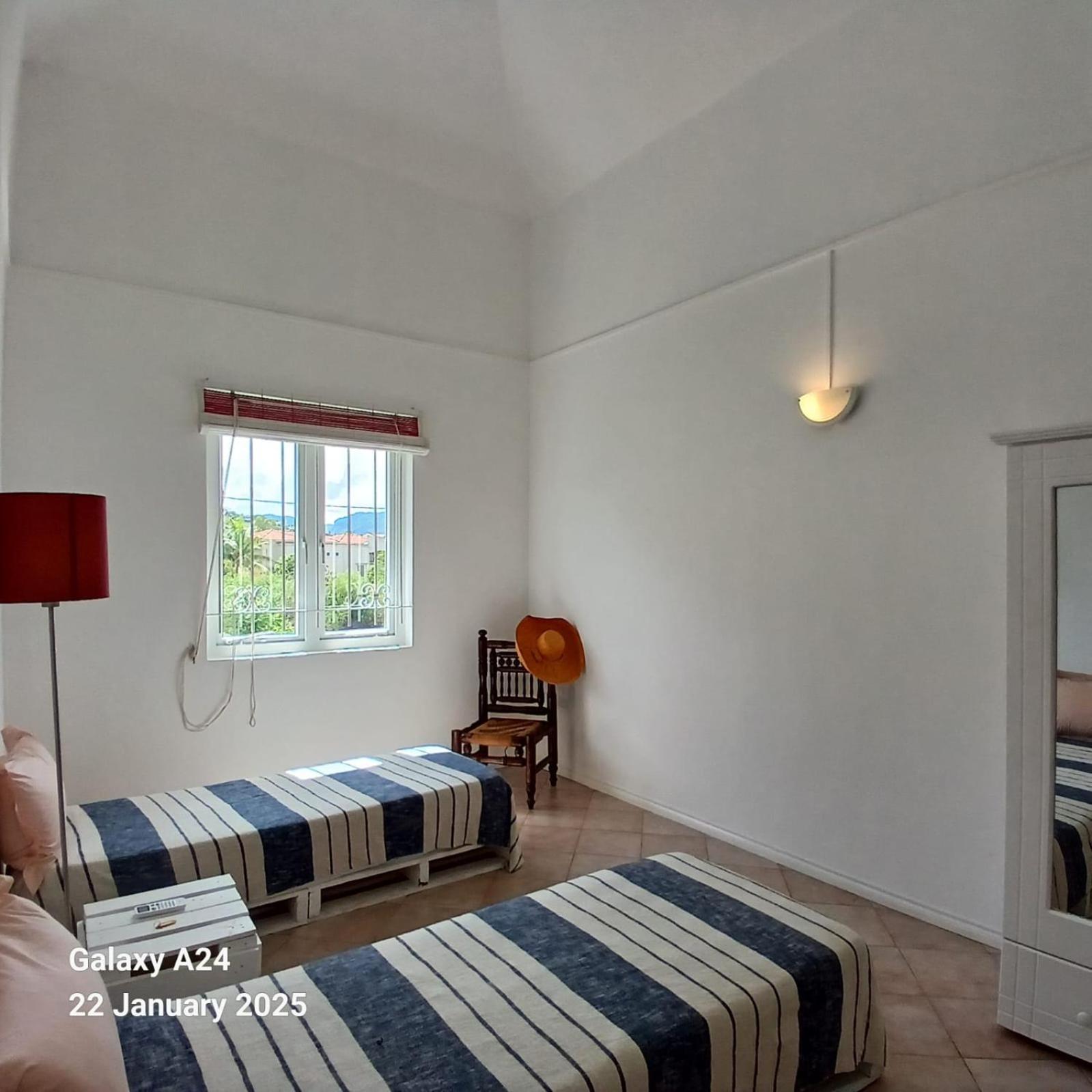 The Coral House Apartment Rivière Noire Екстериор снимка